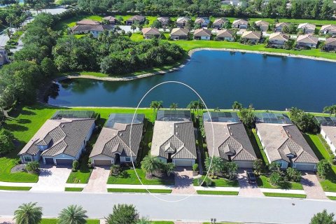 House in Bradenton, Florida 4 bedrooms, 186.36 sq.m. № 2221471 - photo 4