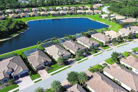House in Bradenton, Florida 4 bedrooms, 186.36 sq.m. № 2221471 - photo 2