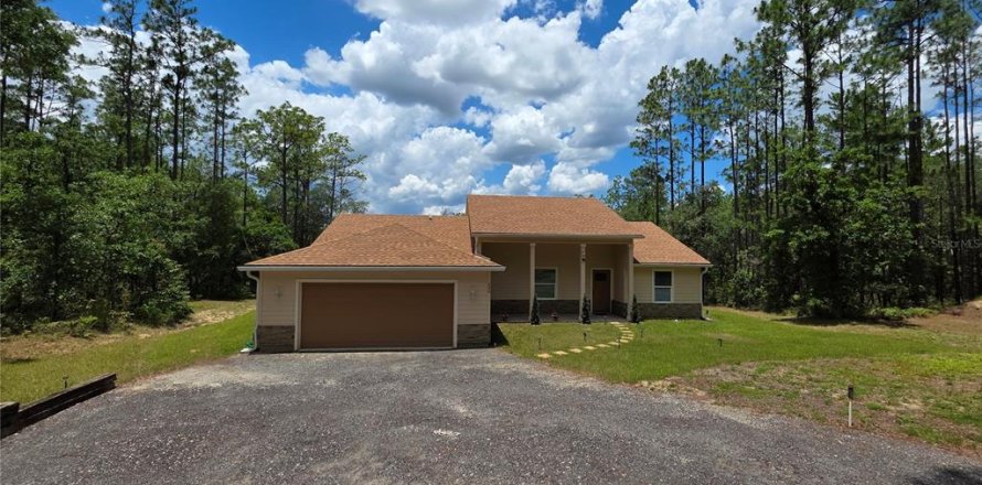 House in Hawthorne, Florida 3 bedrooms, 150.5 sq.m. № 2109883