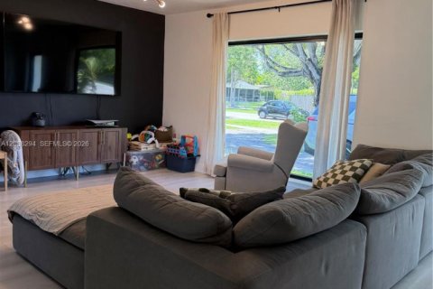 Casa en venta en Palmetto Bay, Florida, 3 dormitorios, 108.14 m2 № 2368350 - foto 5