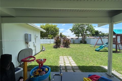 Casa en venta en Palmetto Bay, Florida, 3 dormitorios, 108.14 m2 № 2368350 - foto 15