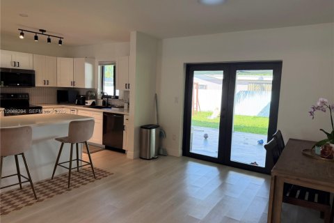 Casa en venta en Palmetto Bay, Florida, 3 dormitorios, 108.14 m2 № 2368350 - foto 7