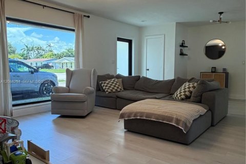Casa en venta en Palmetto Bay, Florida, 3 dormitorios, 108.14 m2 № 2368350 - foto 4