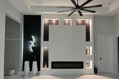 House in Cape Coral, Florida 4 bedrooms № 1780141 - photo 6