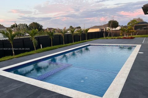 House in Cape Coral, Florida 4 bedrooms № 1780141 - photo 21