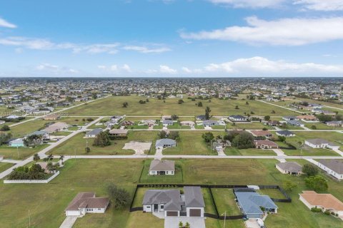 House in Cape Coral, Florida 4 bedrooms № 1780141 - photo 5