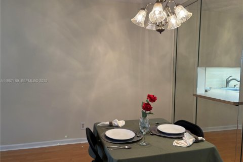 Condominio en alquiler en Hollywood, Florida, 1 dormitorio, 65.96 m2 № 2020917 - foto 9