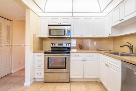 Condominio en alquiler en Hollywood, Florida, 1 dormitorio, 65.96 m2 № 2020917 - foto 2