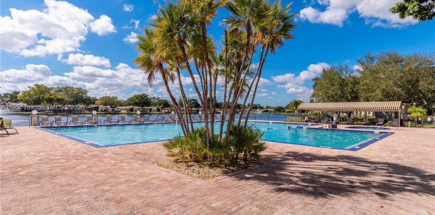 Condominio en Hollywood, Florida, 1 dormitorio  № 2020917