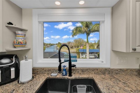 Villa ou maison à vendre à Port Charlotte, Floride: 4 chambres, 252.42 m2 № 2127939 - photo 14