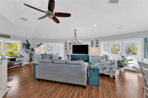 Villa ou maison à vendre à Port Charlotte, Floride: 4 chambres, 252.42 m2 № 2127939 - photo 21