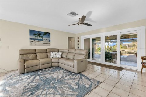 Villa ou maison à vendre à Port Charlotte, Floride: 4 chambres, 252.42 m2 № 2127939 - photo 29