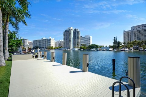 Villa ou maison à louer à Miami Beach, Floride: 5 chambres, 483.09 m2 № 2046063 - photo 8