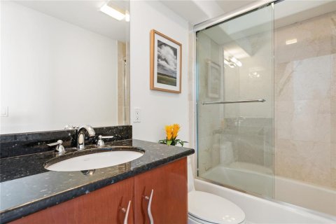 Condo in Sarasota, Florida, 3 bedrooms  № 2104302 - photo 28