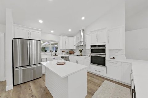 House in Fish Hawk, Florida 4 bedrooms, 166.48 sq.m. № 1786253 - photo 21
