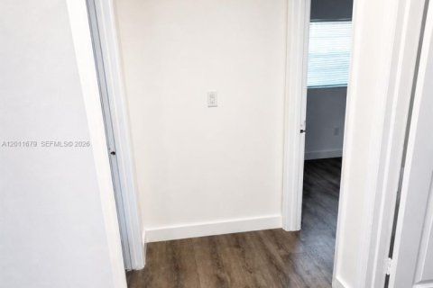 Immobilier commercial à vendre à Miami, Floride: 152.27 m2 № 2077546 - photo 7