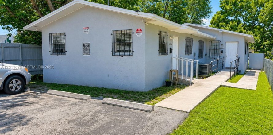 Immobilier commercial à Miami, Floride 152.27 m2 № 2077546