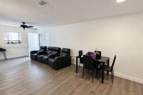 Immobilier commercial à vendre à Miami, Floride: 152.27 m2 № 2077546 - photo 5