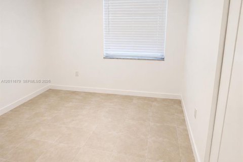 Immobilier commercial à vendre à Miami, Floride: 152.27 m2 № 2077546 - photo 13