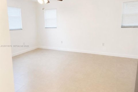Immobilier commercial à vendre à Miami, Floride: 152.27 m2 № 2077546 - photo 14