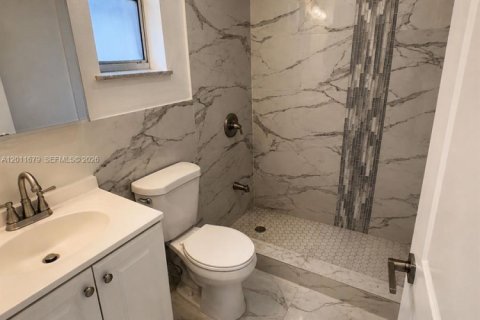 Immobilier commercial à vendre à Miami, Floride: 152.27 m2 № 2077546 - photo 11