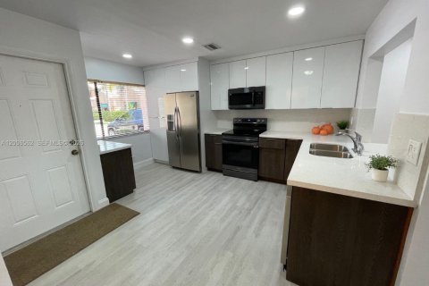 Adosado en venta en Coral Springs, Florida, 3 dormitorios, 140.28 m2 № 2071136 - foto 5