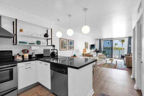 Купить кондоминиум в Майами, Флорида 2 спальни, 86.03м2, № 2020147 - фото 10