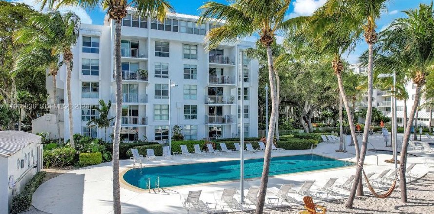 Кондоминиум с 2 спальнями в Майами, Флорида № 2020147