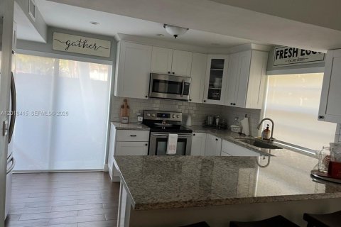 Copropriété à vendre à Miami, Floride: 3 chambres, 124.49 m2 № 2250281 - photo 3