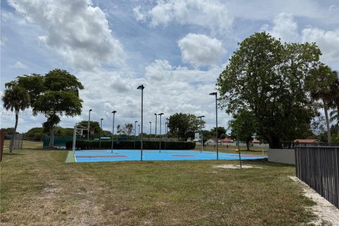 Copropriété à vendre à Miami, Floride: 3 chambres, 124.49 m2 № 2250281 - photo 25