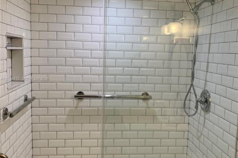 Copropriété à vendre à Miami, Floride: 3 chambres, 124.49 m2 № 2250281 - photo 9
