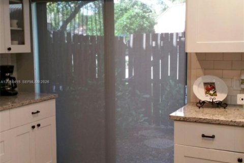 Copropriété à vendre à Miami, Floride: 3 chambres, 124.49 m2 № 2250281 - photo 6