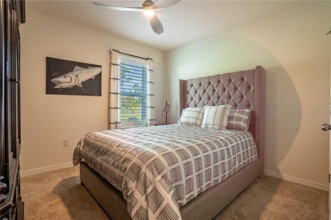 House in Saint Cloud, Florida 5 bedrooms, 243.96 sq.m. № 2110257 - photo 18