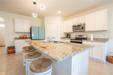 House in Saint Cloud, Florida 5 bedrooms, 243.96 sq.m. № 2110257 - photo 9