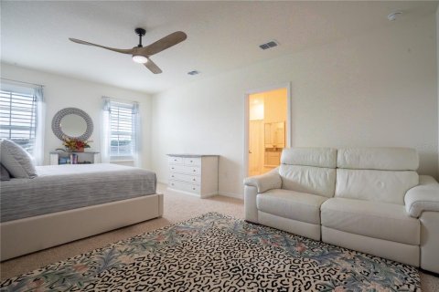 House in Saint Cloud, Florida 5 bedrooms, 243.96 sq.m. № 2110257 - photo 22