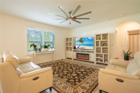 House in Saint Cloud, Florida 5 bedrooms, 243.96 sq.m. № 2110257 - photo 16
