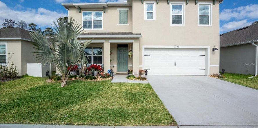 House in Saint Cloud, Florida 5 bedrooms, 243.96 sq.m. № 2110257