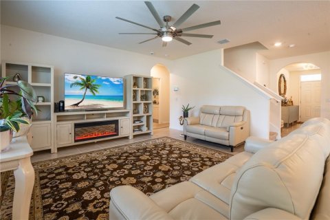House in Saint Cloud, Florida 5 bedrooms, 243.96 sq.m. № 2110257 - photo 15