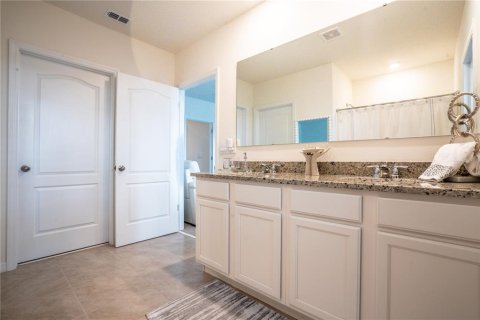 House in Saint Cloud, Florida 5 bedrooms, 243.96 sq.m. № 2110257 - photo 24