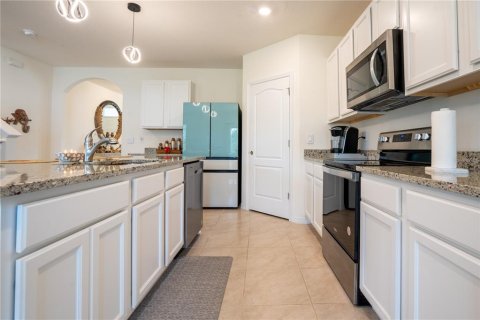 House in Saint Cloud, Florida 5 bedrooms, 243.96 sq.m. № 2110257 - photo 12
