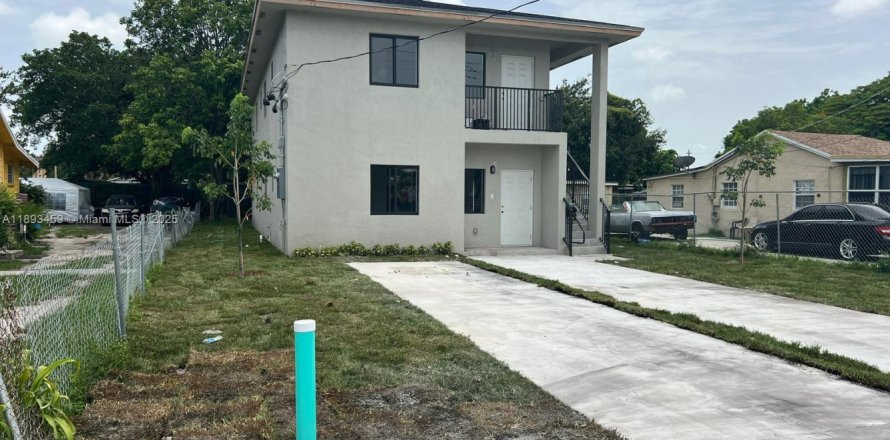 Villa ou maison à Miami, Floride 10 chambres, 279.82 m2 № 1945682