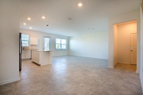 Townhouse in Davenport, Florida 3 bedrooms, 173.17 sq.m. № 2202032 - photo 4