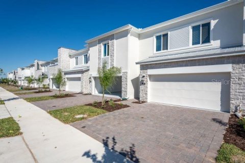 Townhouse in Davenport, Florida 3 bedrooms, 173.17 sq.m. № 2202032 - photo 2