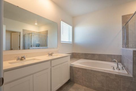 Townhouse in Davenport, Florida 3 bedrooms, 173.17 sq.m. № 2202032 - photo 15