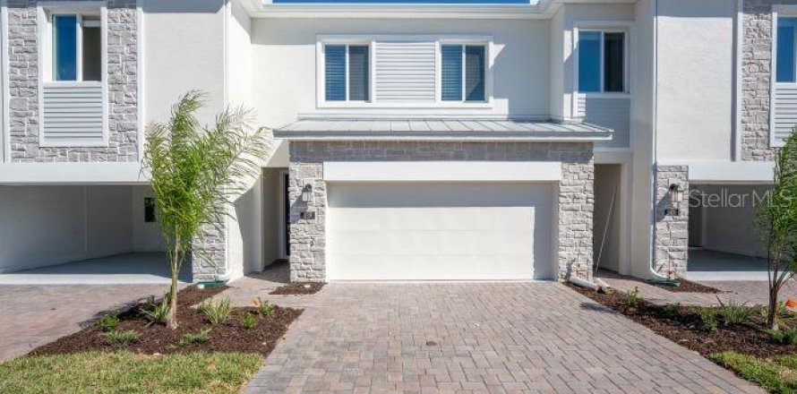 Townhouse in Davenport, Florida 3 bedrooms, 173.17 sq.m. № 2202032