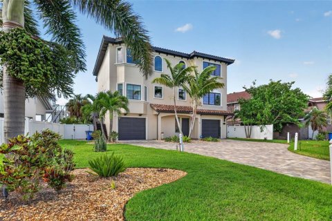 Casa en venta en Treasure Island, Florida, 4 dormitorios, 416.85 m2 № 2127144 - foto 4