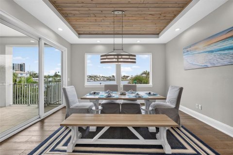 Casa en venta en Treasure Island, Florida, 4 dormitorios, 416.85 m2 № 2127144 - foto 21