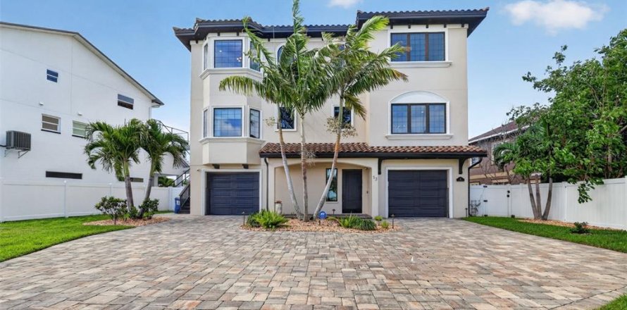 Casa en Treasure Island, Florida 4 dormitorios, 416.85 m2 № 2127144