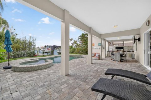 Casa en venta en Treasure Island, Florida, 4 dormitorios, 416.85 m2 № 2127144 - foto 18