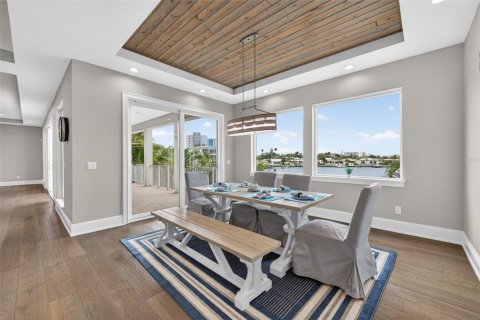 Casa en venta en Treasure Island, Florida, 4 dormitorios, 416.85 m2 № 2127144 - foto 22